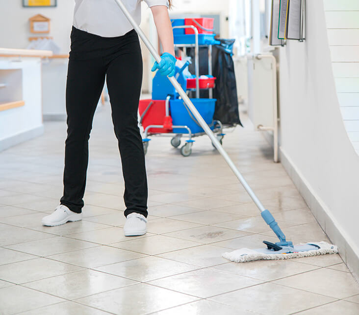 Uklidové služby - vytírání podlahy